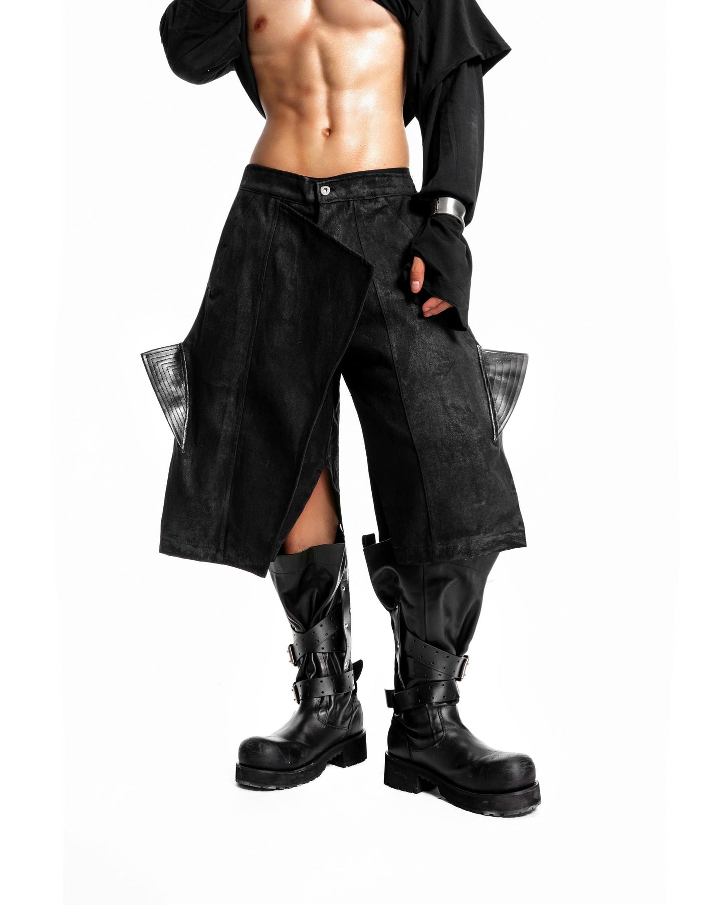 SHADOW WAX LEATHER SHORTS