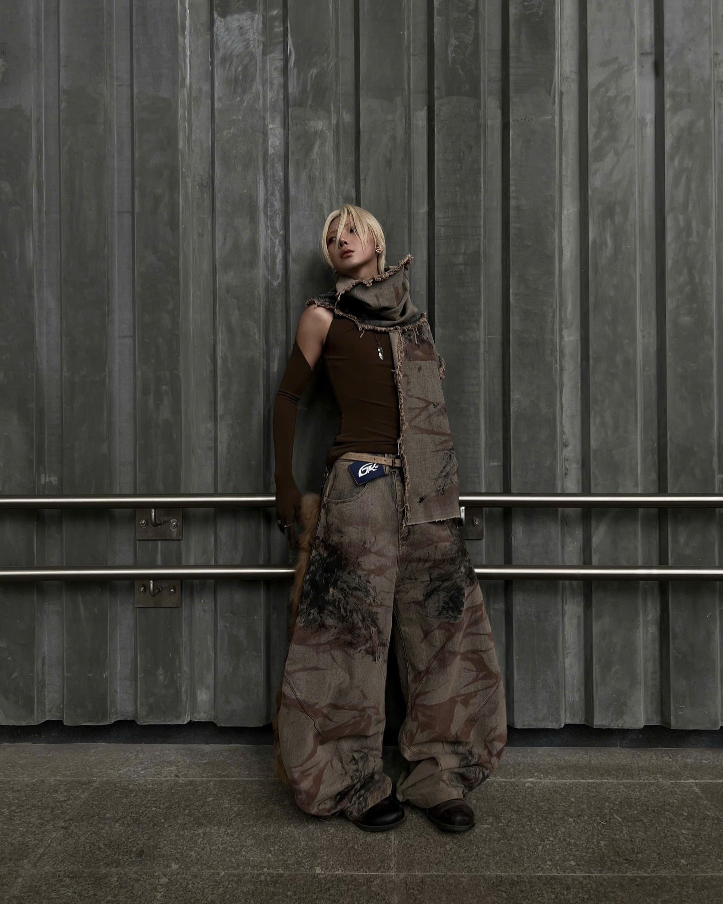 MUD-STAINED DENIM PANTS (Limited)