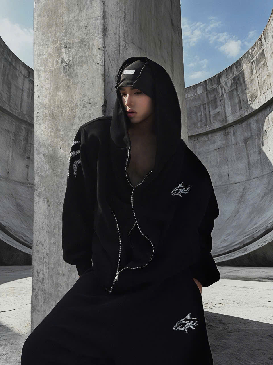 ZIP-UP BLACK HOODIE